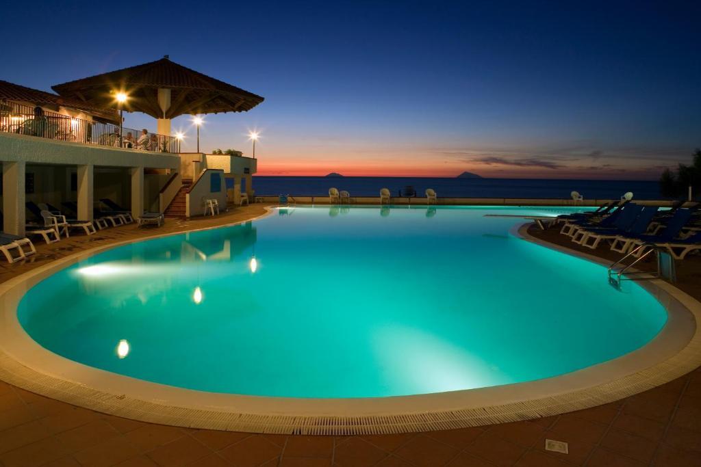 Th Gioiosa Mare - Capo Calava Village Gioiosa Marea Buitenkant foto